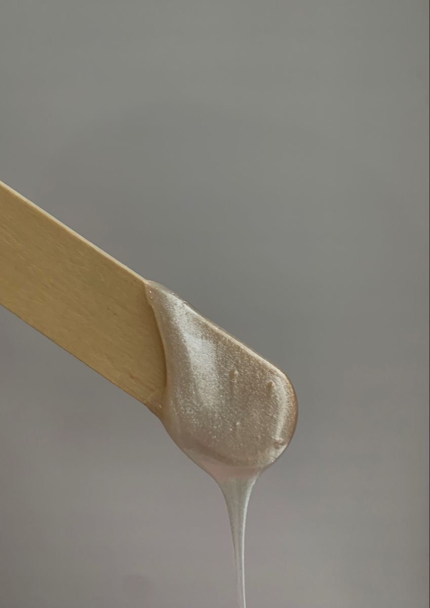 Brow wax detail