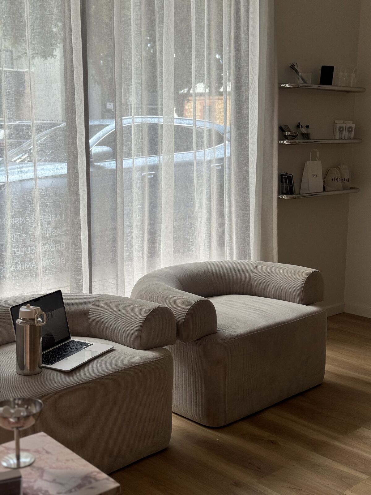 Lounge seating by the window in the MÁDE studio